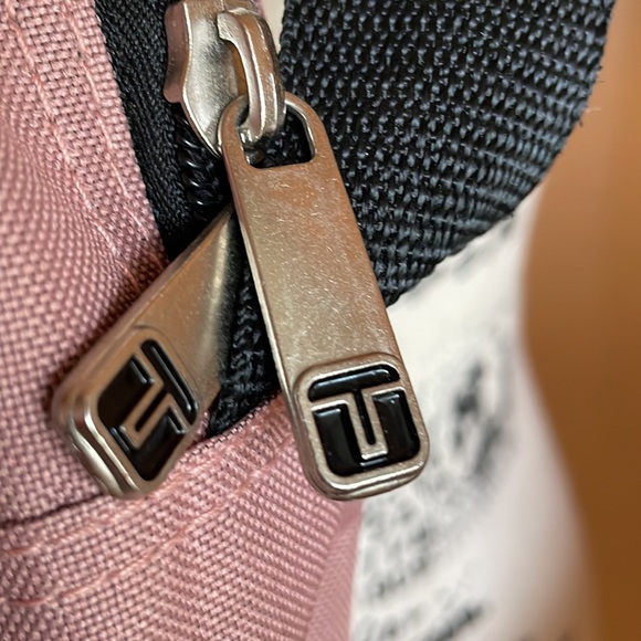 TAG HEUER Messenger bag mauve and black colored. - Picture 6 of 15